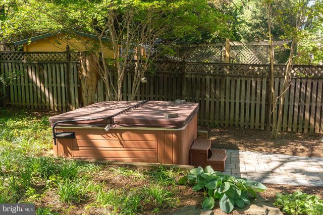1900 N NELSON ST, Arlington, VA 22207