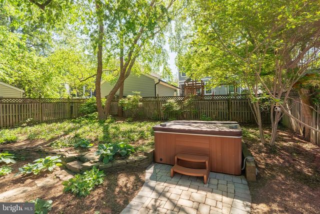 1900 N NELSON ST, Arlington, VA 22207