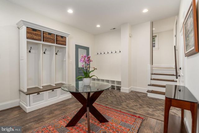 1900 N NELSON ST, Arlington, VA 22207