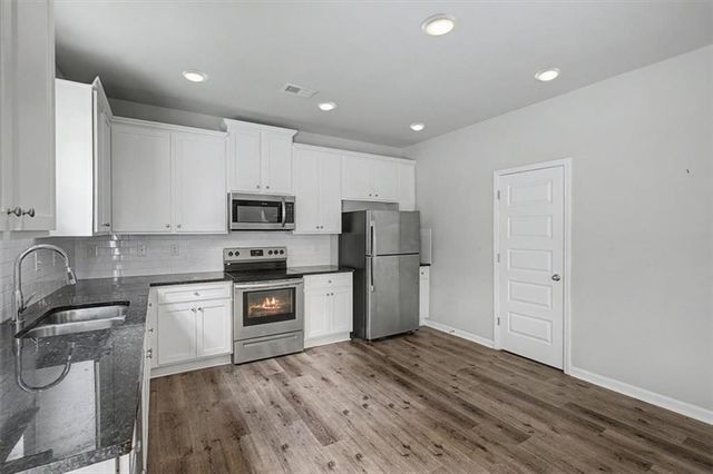 212 Mcginnis Circle, Calhoun, GA 30701