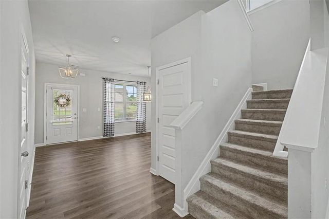 212 Mcginnis Circle, Calhoun, GA 30701
