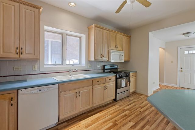 6515 N MAPLEWOOD Avenue, Chicago, IL 60645