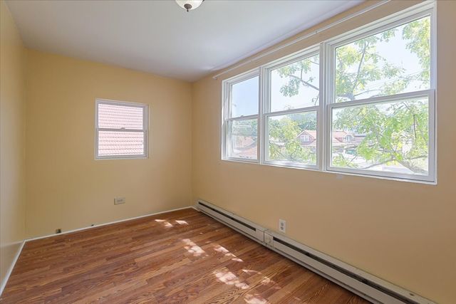 6515 N MAPLEWOOD Avenue, Chicago, IL 60645