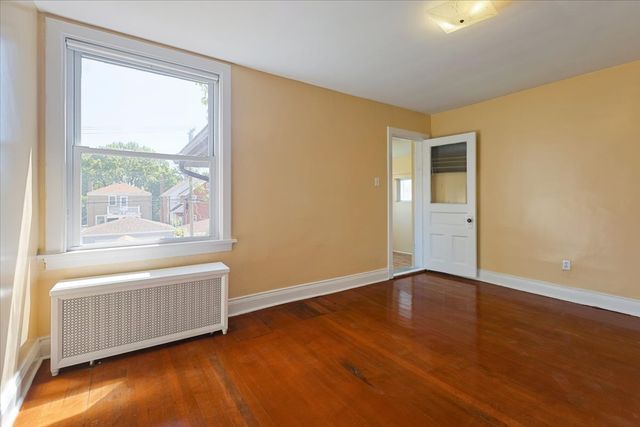 6515 N MAPLEWOOD Avenue, Chicago, IL 60645