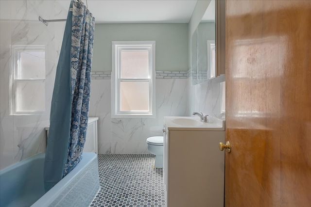 6515 N MAPLEWOOD Avenue, Chicago, IL 60645