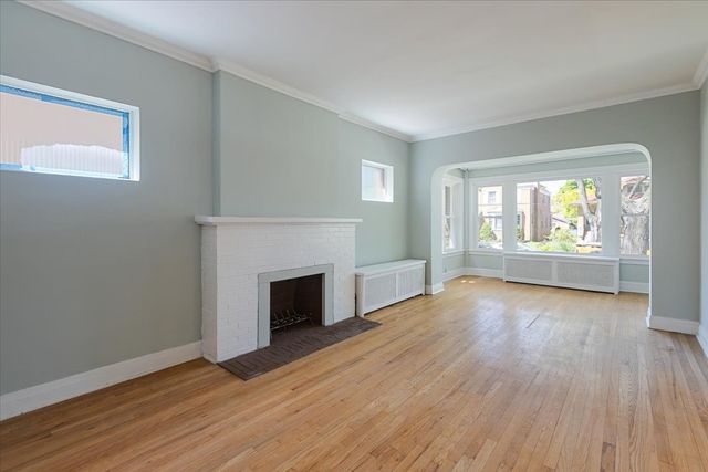 6515 N MAPLEWOOD Avenue, Chicago, IL 60645