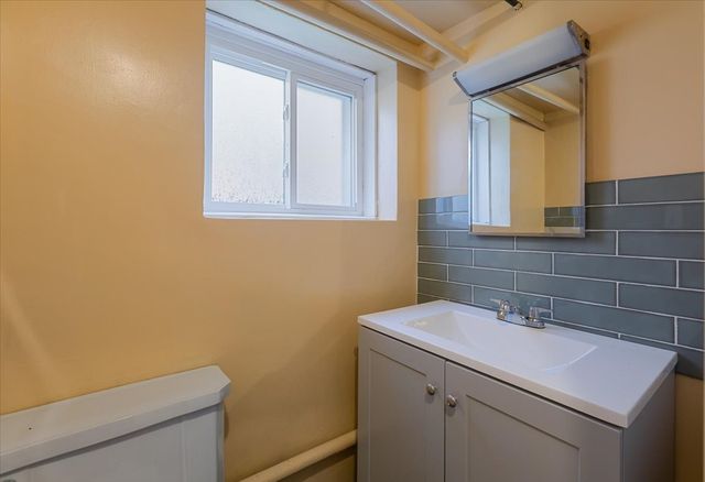 6515 N MAPLEWOOD Avenue, Chicago, IL 60645