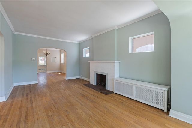 6515 N MAPLEWOOD Avenue, Chicago, IL 60645