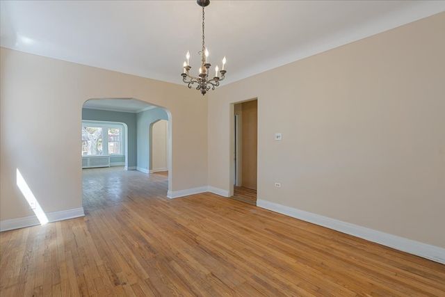6515 N MAPLEWOOD Avenue, Chicago, IL 60645