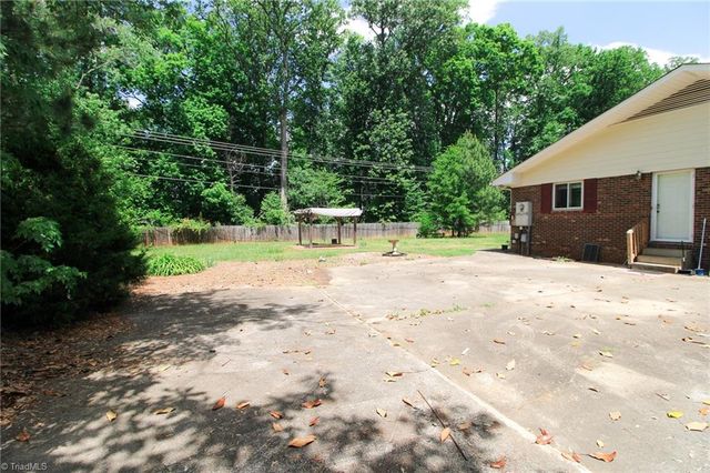 8012 Tam Oshanter Drive, Greensboro, NC 27409