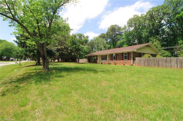 8012 Tam Oshanter Drive, Greensboro, NC 27409