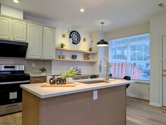 18 Scarlet Oak Dr, Montgomery Twp., NJ 08540