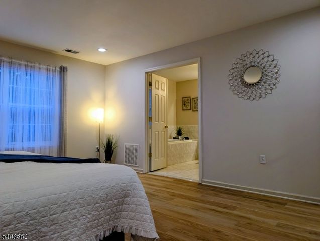 18 Scarlet Oak Dr, Montgomery Twp., NJ 08540