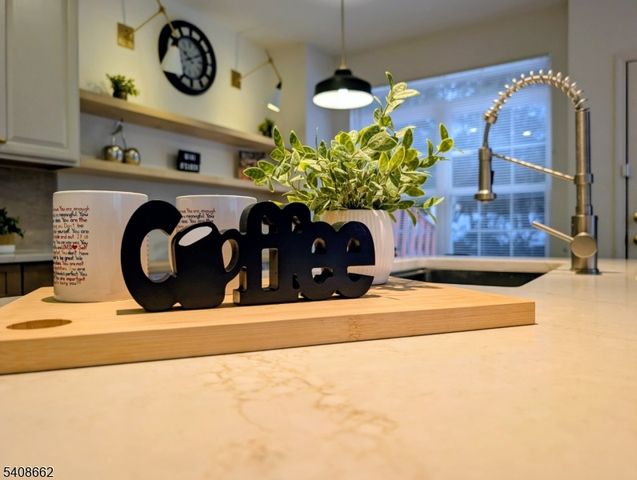 18 Scarlet Oak Dr, Montgomery Twp., NJ 08540