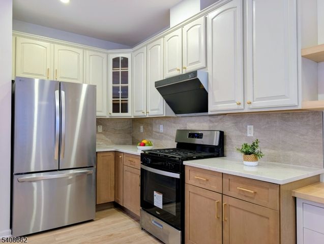 18 Scarlet Oak Dr, Montgomery Twp., NJ 08540