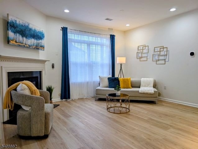 18 Scarlet Oak Dr, Montgomery Twp., NJ 08540