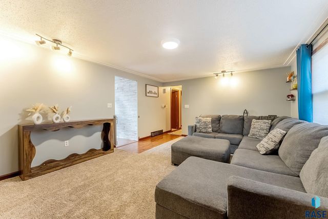 3917 E Claudette Dr Drive, Sioux Falls, SD 57103