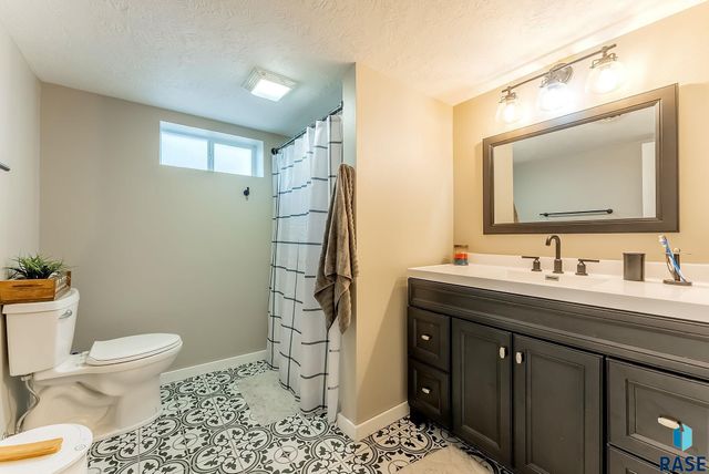 3917 E Claudette Dr Drive, Sioux Falls, SD 57103