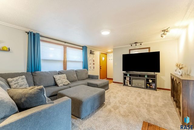 3917 E Claudette Dr Drive, Sioux Falls, SD 57103