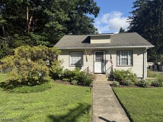 51 Lakeview Ave, Ringwood Boro, NJ 07456
