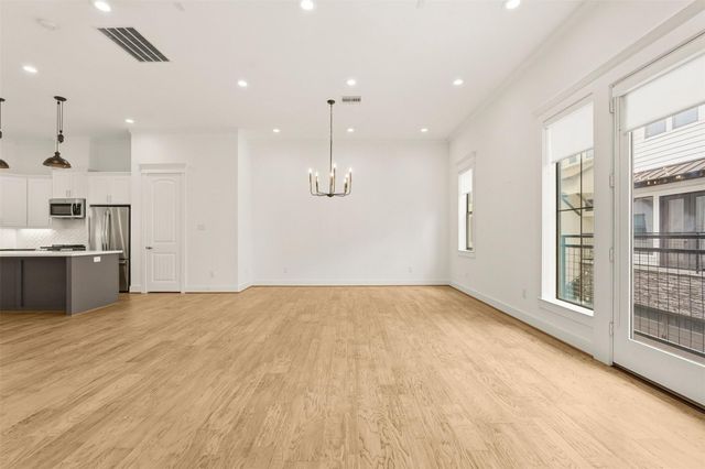 1723 W 14th Street B, Houston, TX 77008