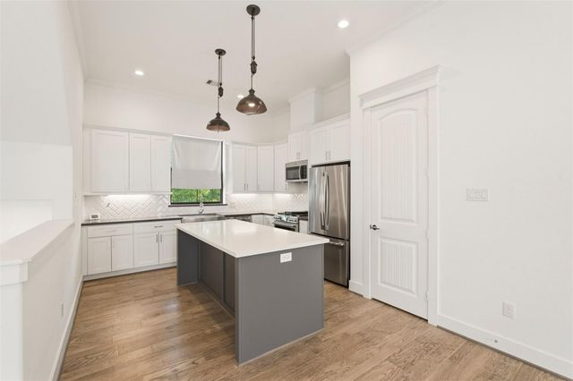 1723 W 14th Street B, Houston, TX 77008