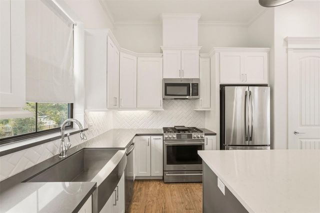 1723 W 14th Street B, Houston, TX 77008