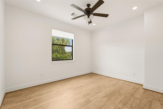 1723 W 14th Street B, Houston, TX 77008