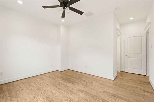 1723 W 14th Street B, Houston, TX 77008