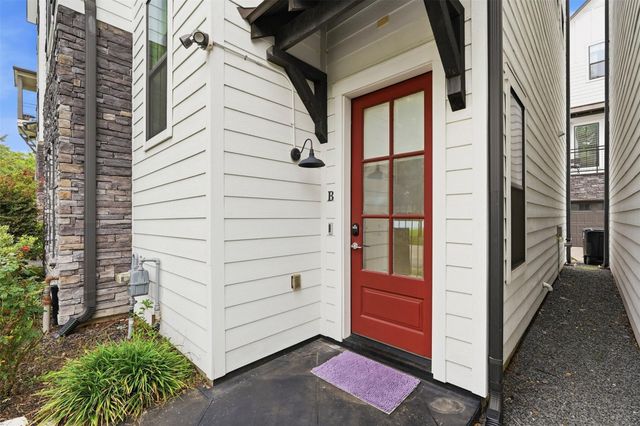 1723 W 14th Street B, Houston, TX 77008