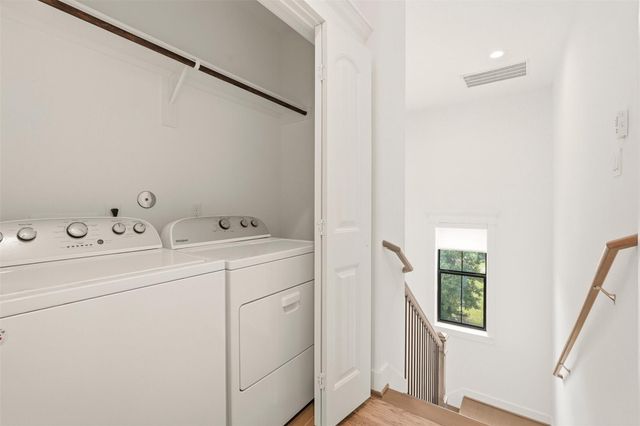 1723 W 14th Street B, Houston, TX 77008