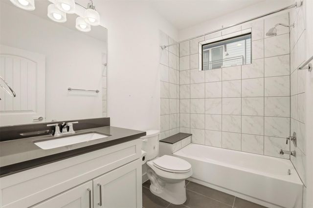 1723 W 14th Street B, Houston, TX 77008
