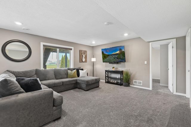 19315 Claremont Drive, Farmington, MN 55024