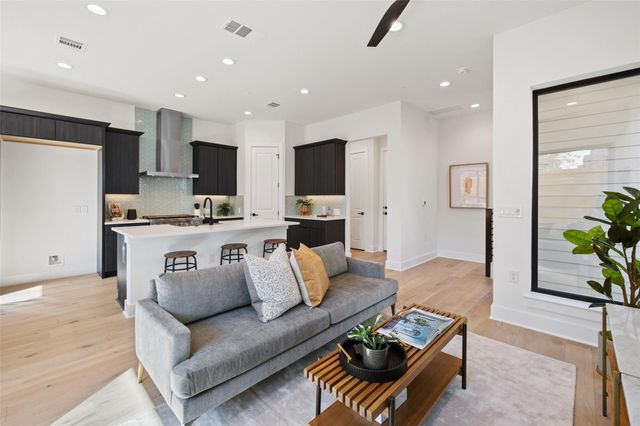 2707 Dulce LN 15, Austin, TX 78704