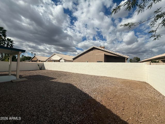 8136 W LAUREL Lane, Peoria, AZ 85345