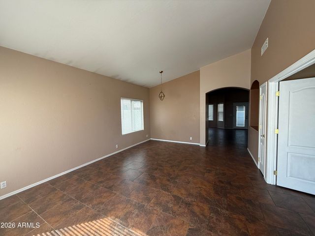 8136 W LAUREL Lane, Peoria, AZ 85345