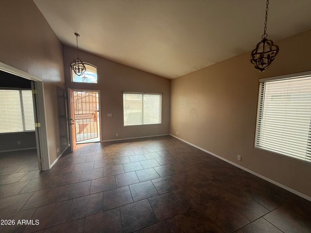 8136 W LAUREL Lane, Peoria, AZ 85345