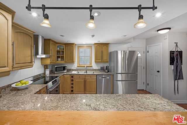 697 Washington Boulevard, Marina Del Rey, CA 90292