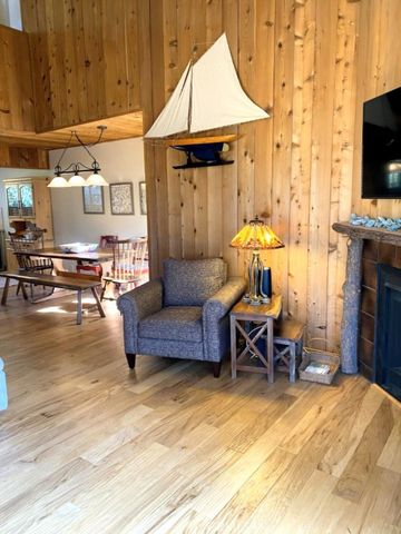 27657 Peninsula Drive 106, Lake Arrowhead, CA 92352