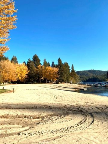 27657 Peninsula Drive 106, Lake Arrowhead, CA 92352