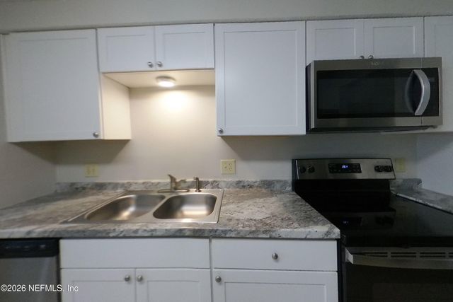 8338 KNOTTS LANDING Drive E, Jacksonville, FL 32244