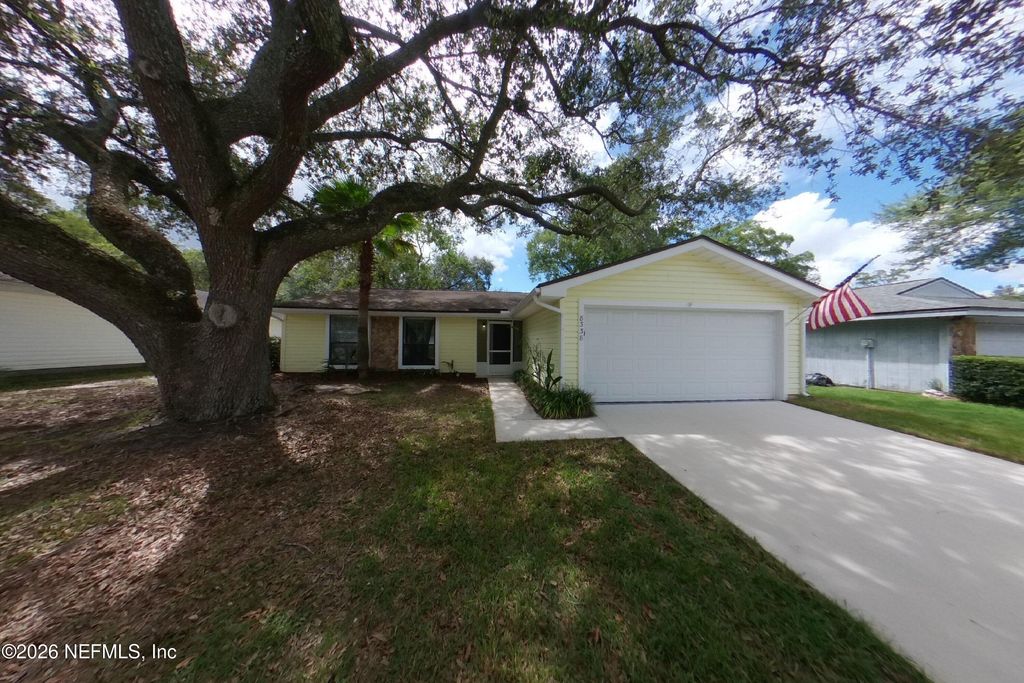 8338 KNOTTS LANDING Drive E, Jacksonville, FL 32244