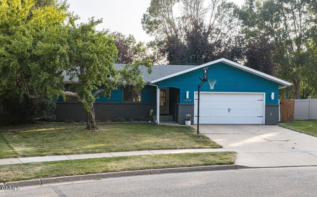 1658 Portland Drive, Bismarck, ND 58504 photo 1