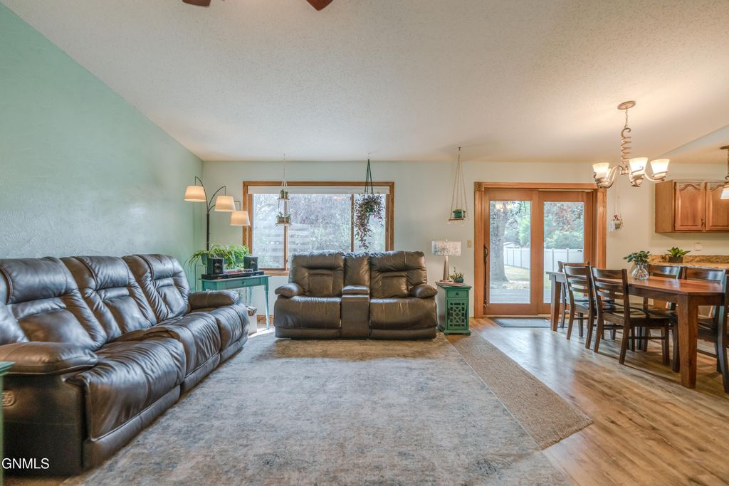 1658 Portland Drive, Bismarck, ND 58504 photo 4