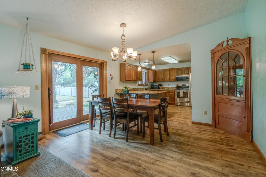 1658 Portland Drive, Bismarck, ND 58504 photo 5
