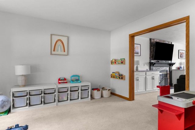 2191 BRAMBLEWOOD COURT, Neenah, WI 54956