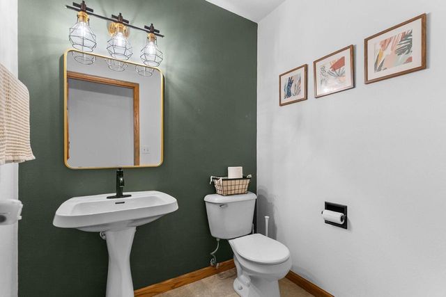 2191 BRAMBLEWOOD COURT, Neenah, WI 54956