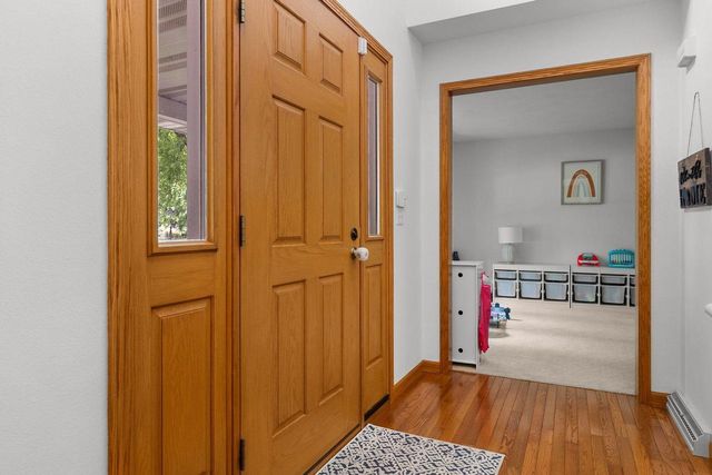 2191 BRAMBLEWOOD COURT, Neenah, WI 54956