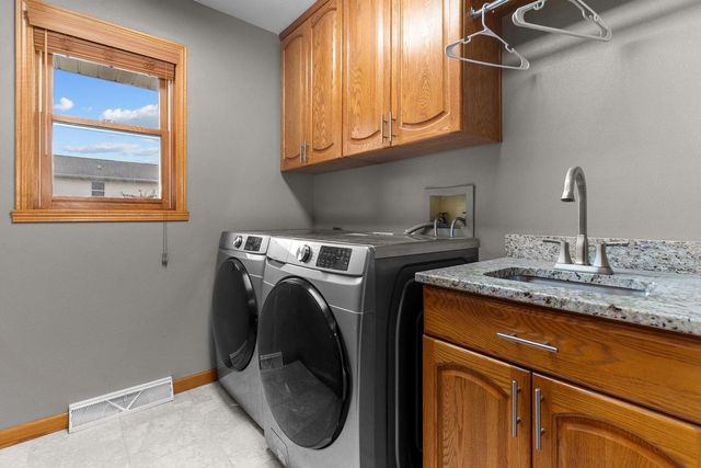 2191 BRAMBLEWOOD COURT, Neenah, WI 54956