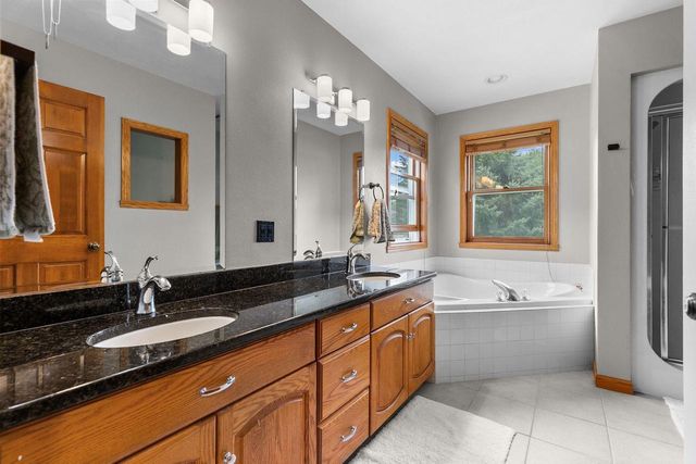 2191 BRAMBLEWOOD COURT, Neenah, WI 54956